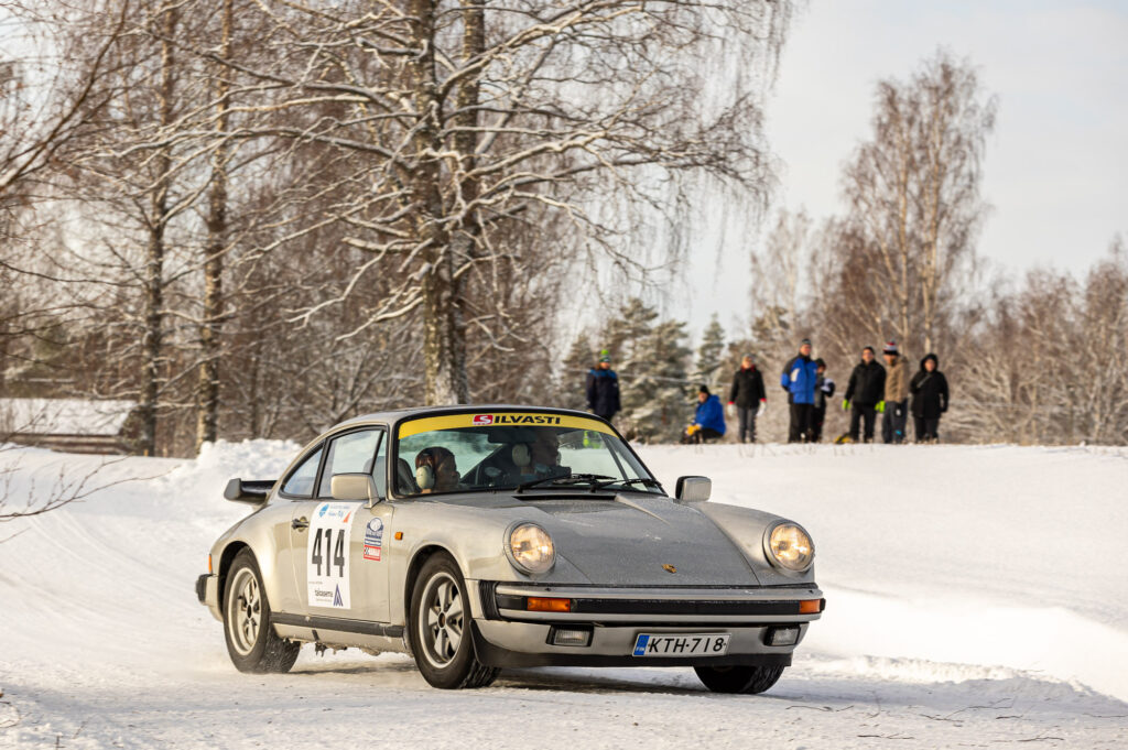 Porsche 911, tasanopeusajo, kuva Marko Kyöstilä